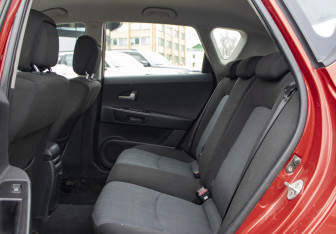 Подержанный автомобиль Kia Ceed Hatchback 2011 года (10 фото)