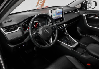 Подержанный автомобиль Toyota RAV4 2019 года (7 фото)