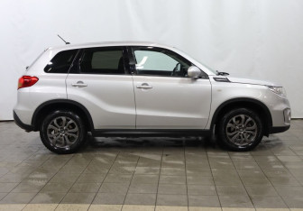 Подержанный автомобиль Suzuki Vitara 2016 года (7 фото)