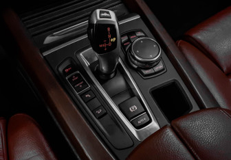 Подержанный автомобиль BMW X5 2014 года (18 фото)
