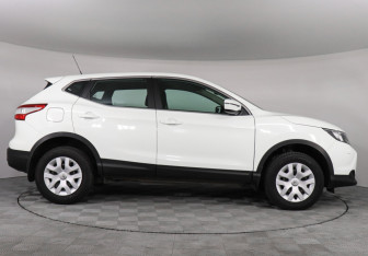 Подержанный автомобиль Nissan Qashqai 2014 года (4 фото)