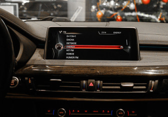 Подержанный автомобиль BMW X6 2016 года (11 фото)