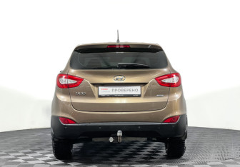 Подержанный автомобиль Hyundai ix35 2014 года (6 фото)