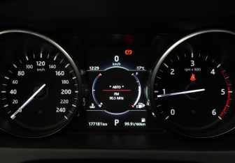 Подержанный автомобиль Land Rover Discovery Sport 2017 года (11 фото)