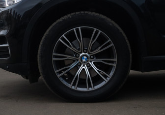 Подержанный автомобиль BMW X5 2016 года (20 фото)