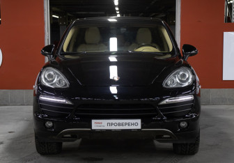 Подержанный автомобиль Porsche Cayenne 2011 года (2 фото)