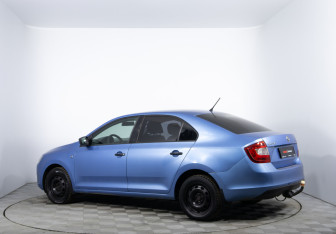 Подержанный автомобиль Skoda Rapid Liftback 2014 года (7 фото)