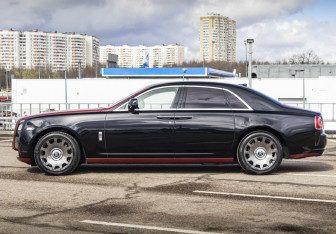 Подержанный автомобиль Rolls-Royce Ghost 2010 года (14 фото)