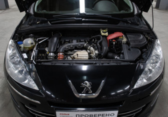 Подержанный автомобиль Peugeot 408 2012 года (8 фото)