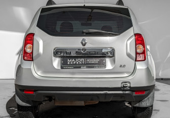 Подержанный автомобиль Renault Duster 2013 года (6 фото)