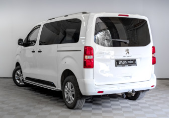 Подержанный автомобиль Peugeot Traveller 2021 года (7 фото)