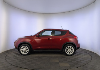 Подержанный автомобиль Nissan Juke 2013 года (8 фото)