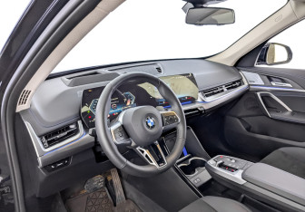 Подержанный автомобиль BMW X1 2025 года (16 фото)