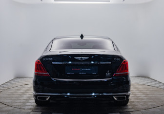 Подержанный автомобиль Genesis G90 2017 года (4 фото)