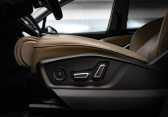 Подержанный автомобиль Audi Q7 2021 года (27 фото)