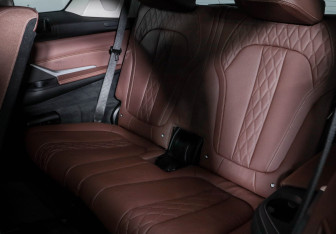 Подержанный автомобиль BMW X7 2020 года (16 фото)