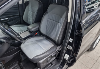 Подержанный автомобиль Ford Kuga 2017 года (20 фото)