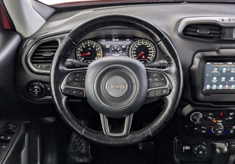 Подержанный автомобиль Jeep Renegade 2018 года (22 фото)