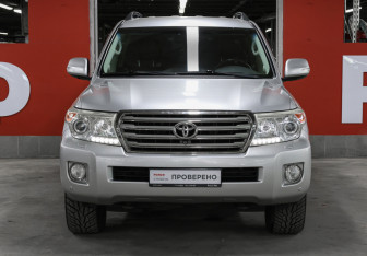 Подержанный автомобиль Toyota Land Cruiser Suv 2012 года (2 фото)