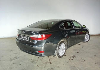 Подержанный автомобиль Lexus ES 2016 года (6 фото)
