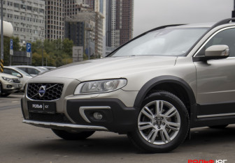 Подержанный автомобиль Volvo XC70 2014 года (19 фото)
