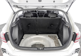 Подержанный автомобиль Kia Rio Hatchback 2021 года (10 фото)