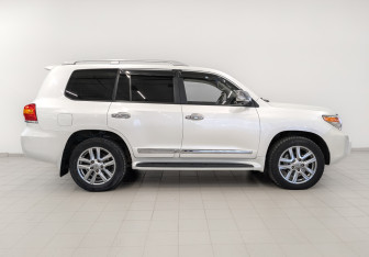 Подержанный автомобиль Toyota Land Cruiser Suv 2012 года (4 фото)