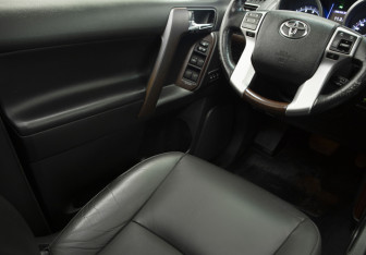 Подержанный автомобиль Toyota Land Cruiser Prado 2016 года (16 фото)