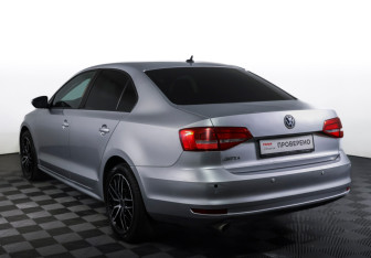 Подержанный автомобиль Volkswagen Jetta Sedan 2015 года (7 фото)