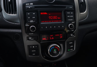 Подержанный автомобиль Kia Cerato Coupe 2010 года (14 фото)