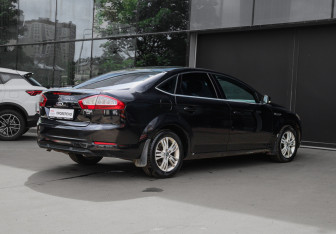 Подержанный автомобиль Ford Mondeo Sedan 2011 года (4 фото)