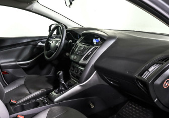 Подержанный автомобиль Ford Focus Wagon 2012 года (8 фото)