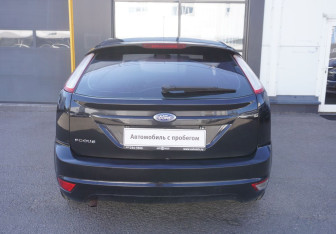 Подержанный автомобиль Ford Focus Hatchback 2010 года (6 фото)