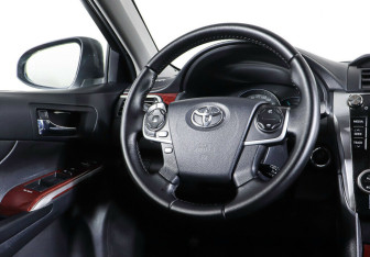 Подержанный автомобиль Toyota Camry Sedan 2012 года (12 фото)