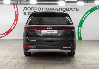 Подержанный автомобиль Kia Carnival 2022 года (5 фото)