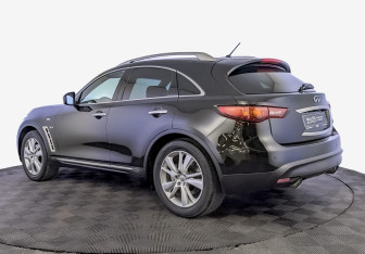Подержанный автомобиль Infiniti QX70 2016 года (7 фото)
