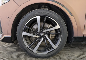 Подержанный автомобиль Voyah Free 2025 года (18 фото)