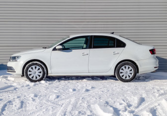 Подержанный автомобиль Volkswagen Jetta Sedan 2016 года (8 фото)