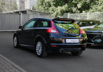 Подержанный автомобиль Volvo C30 2009 года (6 фото)