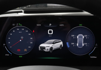 Подержанный автомобиль Jaecoo J8 2024 года (11 фото)