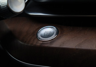 Подержанный автомобиль Genesis G80 2021 года (28 фото)