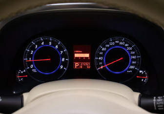 Подержанный автомобиль Infiniti FX 2011 года (12 фото)