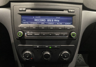 Подержанный автомобиль Skoda Yeti 2014 года (13 фото)