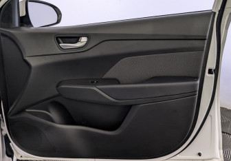 Подержанный автомобиль Hyundai Solaris Sedan 2022 года (25 фото)