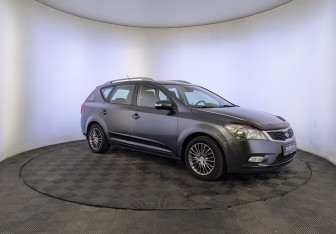 Подержанный автомобиль Kia Ceed Wagon 2011 года (3 фото)