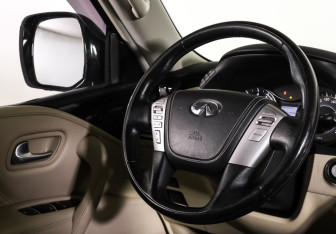 Подержанный автомобиль Infiniti QX80 2018 года (14 фото)