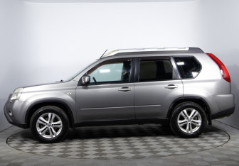 Подержанный автомобиль Nissan X-Trail 2011 года (8 фото)