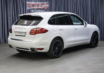 Подержанный автомобиль Porsche Cayenne 2013 года (5 фото)