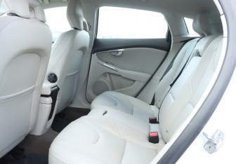 Подержанный автомобиль Volvo V40 Hatchback 2014 года (10 фото)