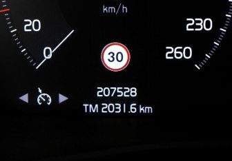 Подержанный автомобиль Volvo XC40 2019 года (16 фото)